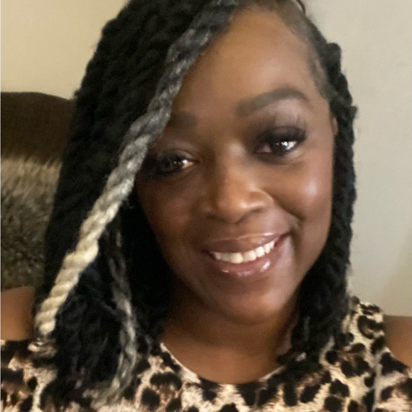 Meet your Posher, Lawaina - Picture 2 of 15